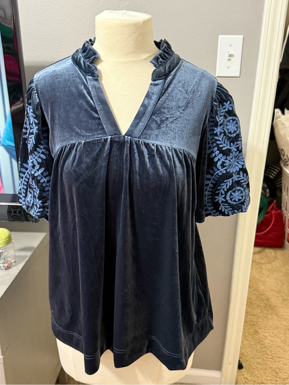 Umgee Blue Velvet Embroidered Puff Sleeve Top L